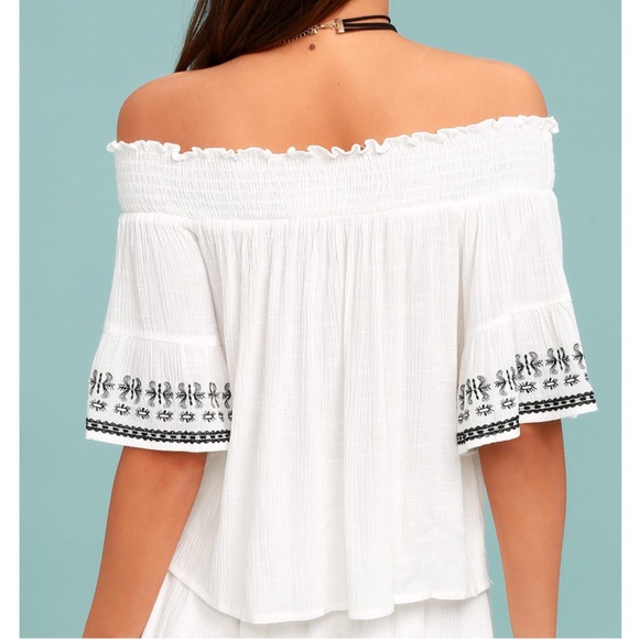 EMBROIDERED OFF-THE-SHOULDER TOP! - Picture 4 of 6